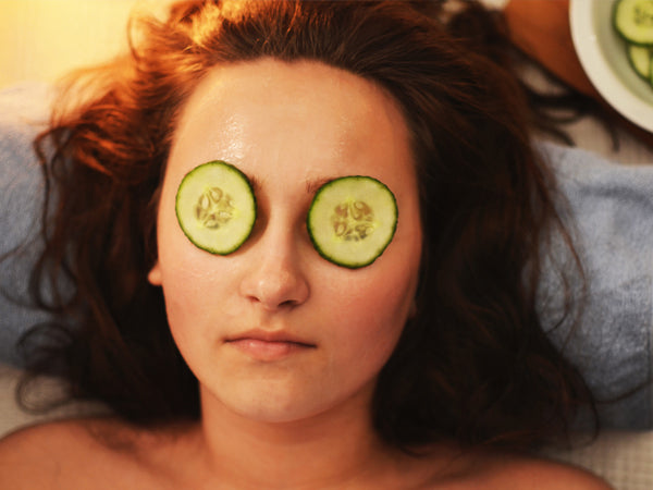 Hva er enzympeeling og mekanisk peeling